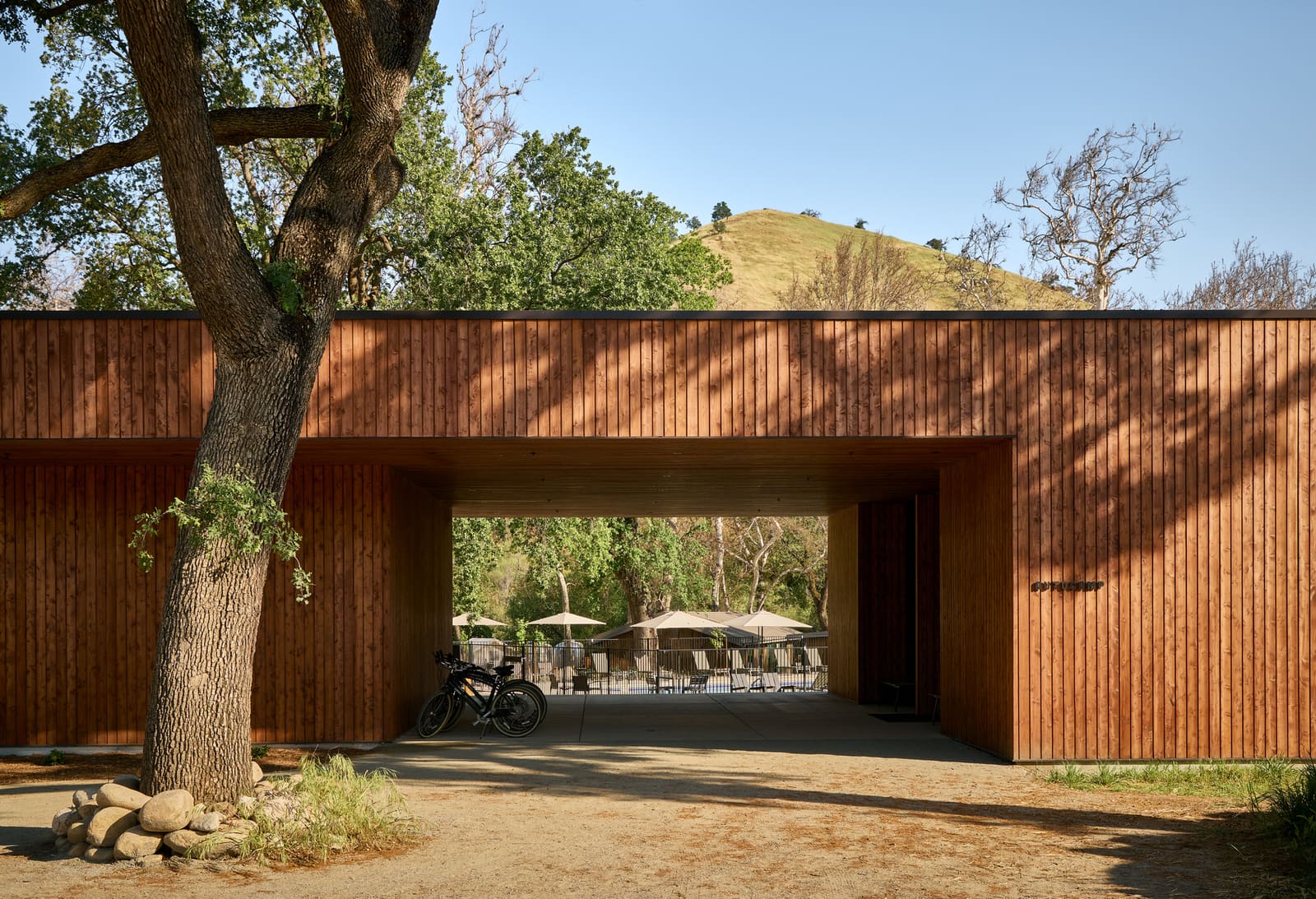 How Landscape Became the Blueprint for a Riverside Retreat