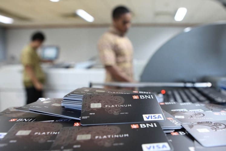 Jakarta Residents Hesitant on New Domestic Credit Card