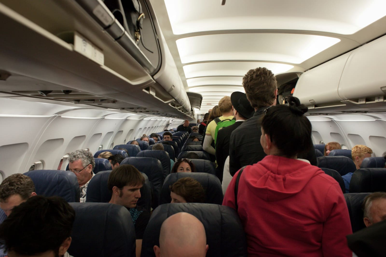 Jetstar Introduces Overhead Bin Fees as Australian Aviation Shifts to Unbundled Pricing
