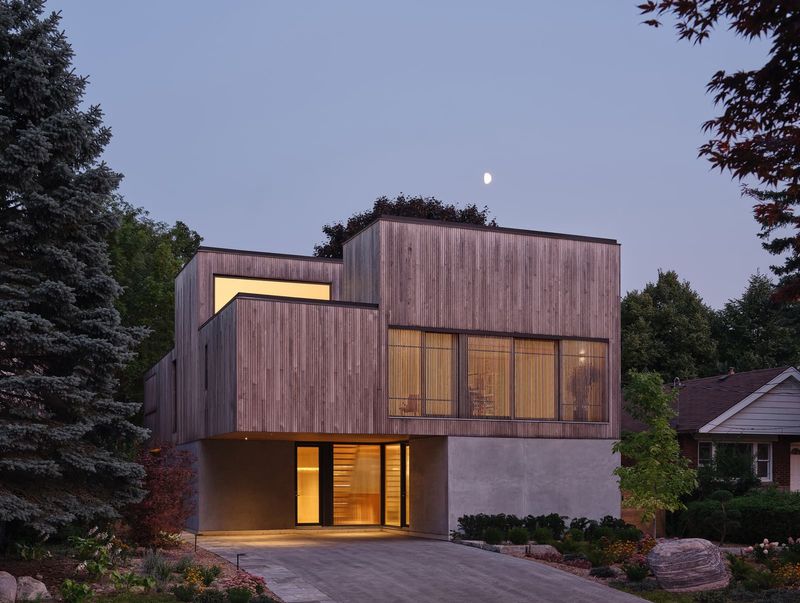 Light as Material: A Toronto Home Built Around Framed Views and Production