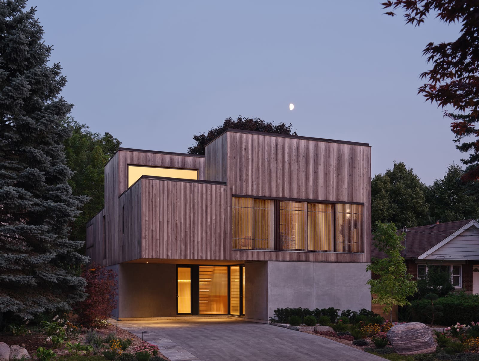 Light as Material: A Toronto Home Built Around Framed Views and Production
