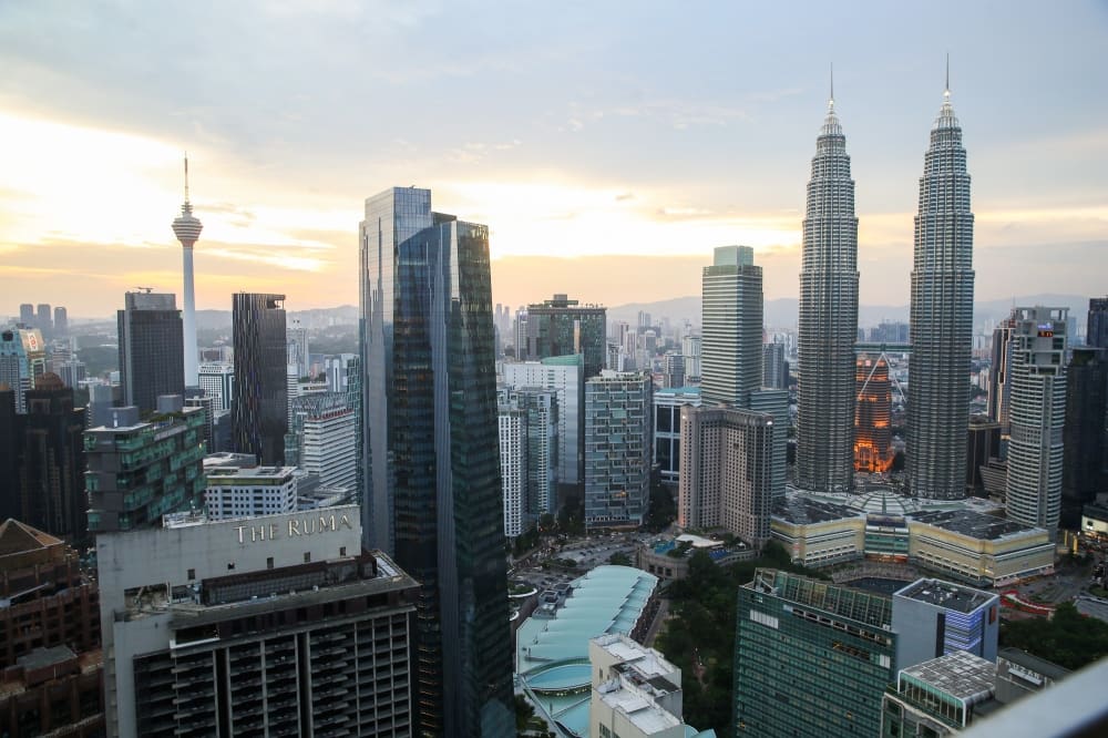 Malaysia's Leading Index Climbs 0.8% in May as Liquidity and Semiconductor Imports Drive Growth