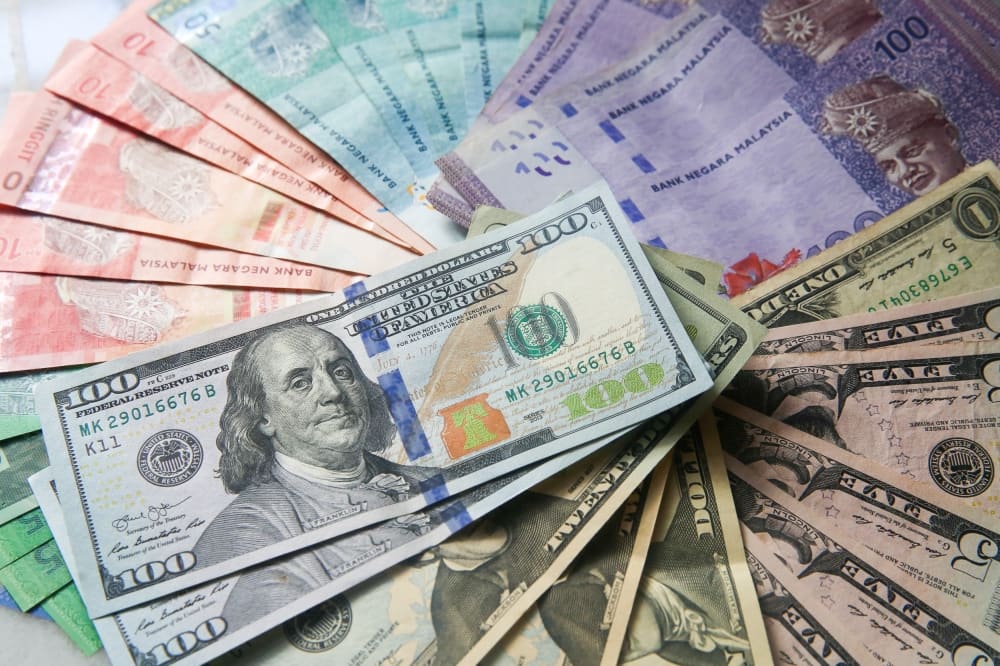 Malaysia's Ringgit Slips Against Dollar as US Manufacturing Data Boosts Greenback