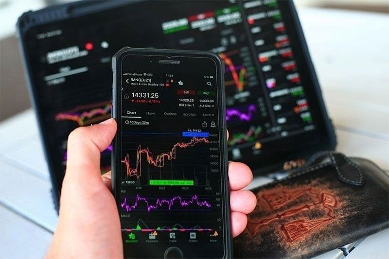 Manila Equities Slip as Traders Exit Positions Amid Iran Tensions