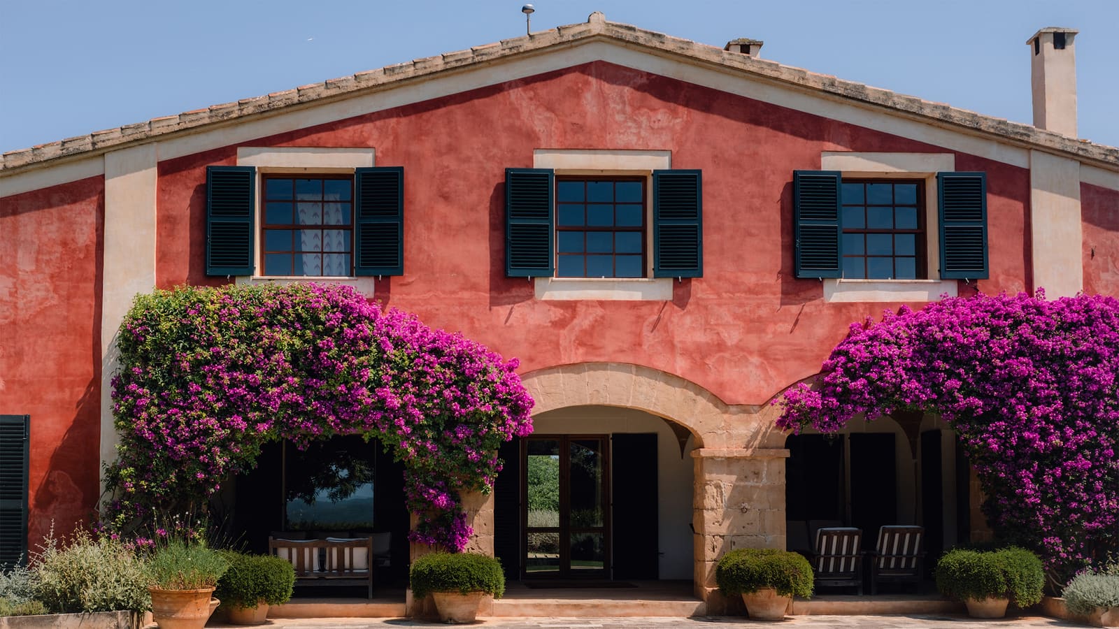 How One Menorcan Estate Redefines Architecture for Wind and Heat