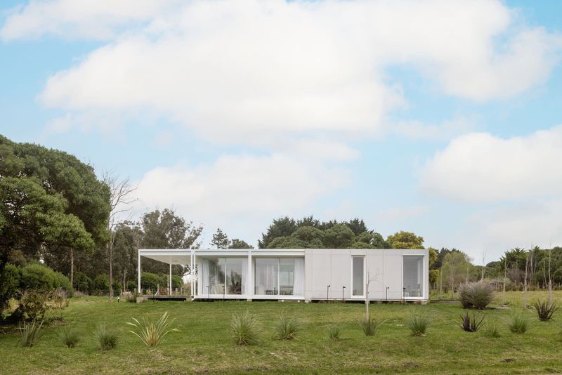 Where Land Meets Wave: A Modular Beach House in Chapadmalal