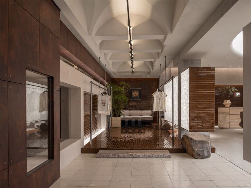 Movable Concrete and Spatial Sequence: Inside Hé Showroom
