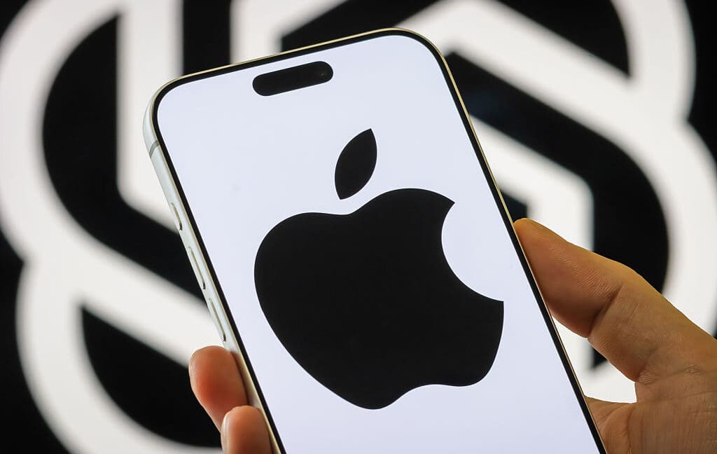 Musk Abandons Apple in Antitrust Fight, Keeps OpenAI Under Pressure