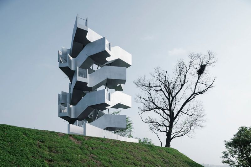 How an Observation Tower in Wuhan Transforms the Climb Into the Experience