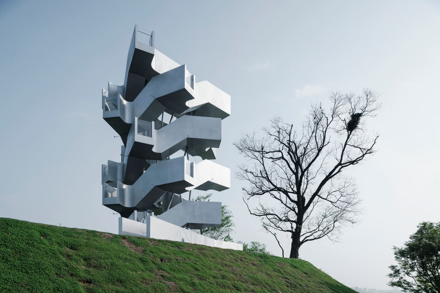 How an Observation Tower in Wuhan Transforms the Climb Into the Experience