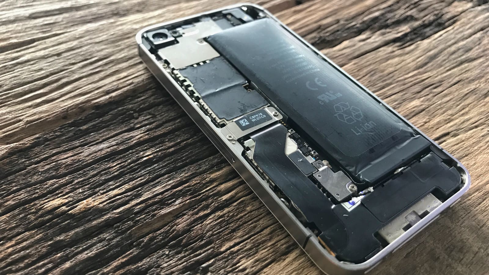 The Return of Swappable Smartphone Batteries