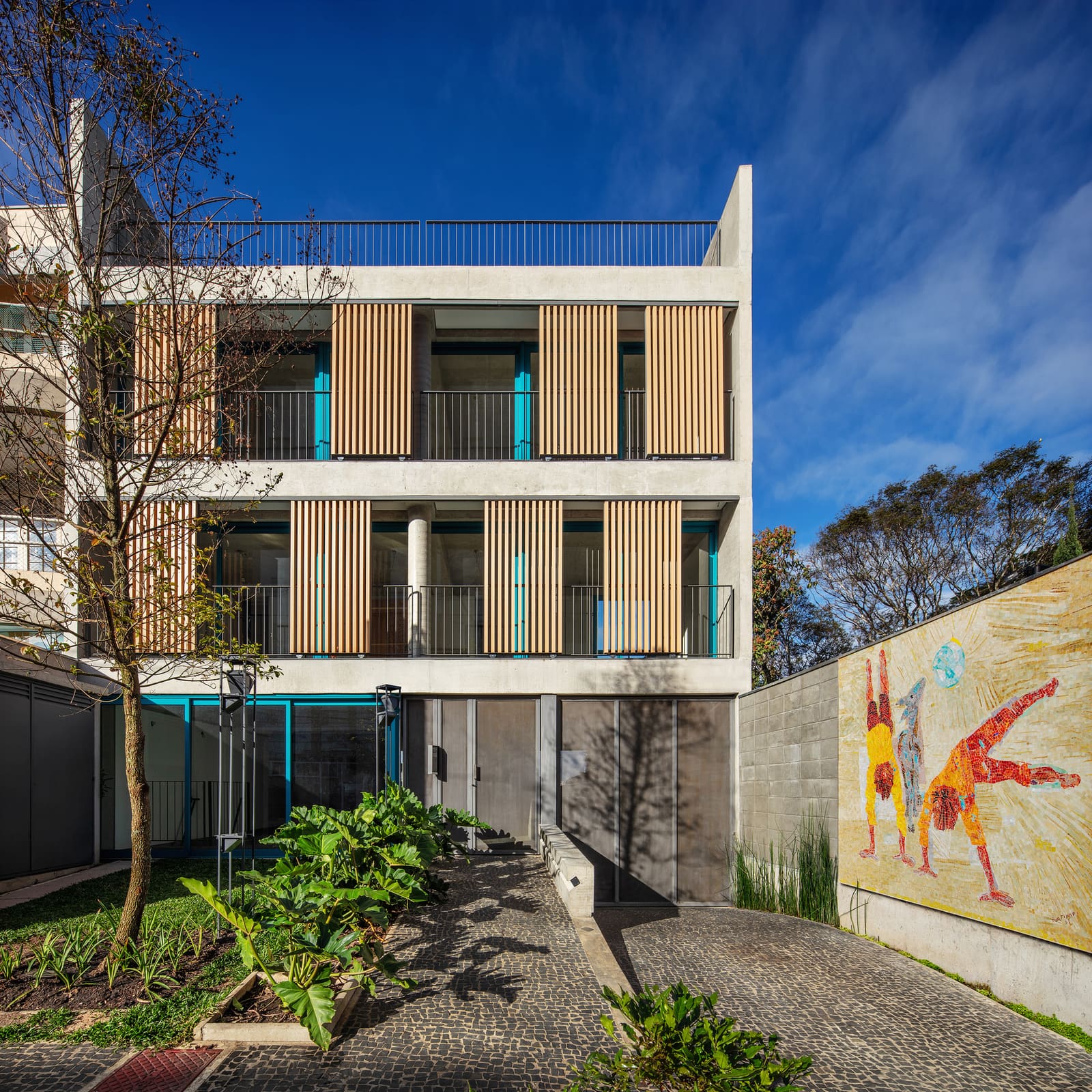 Reviving the Low-Rise: São Paulo's Fradique Building and the Return of Human-Scale Housing