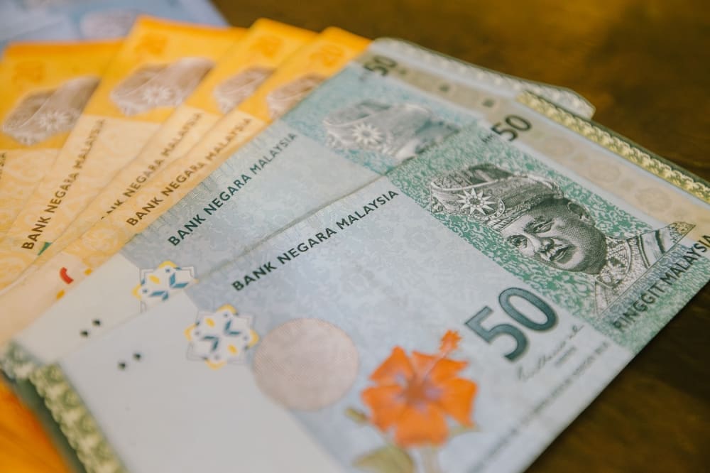 Ringgit Strengthens Against Dollar as Markets Eye US Jobs Data