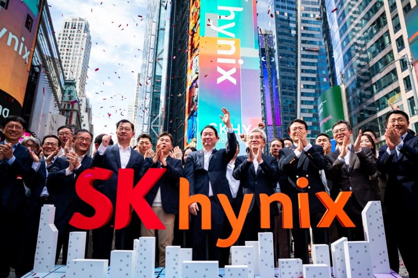 Samsung and SK Hynix Chart Opposite Paths on Record Shareholder Returns