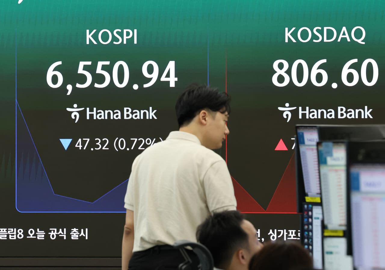 Seoul Market Opens Down 1.6% as Tech Losses Ripple From Wall Street