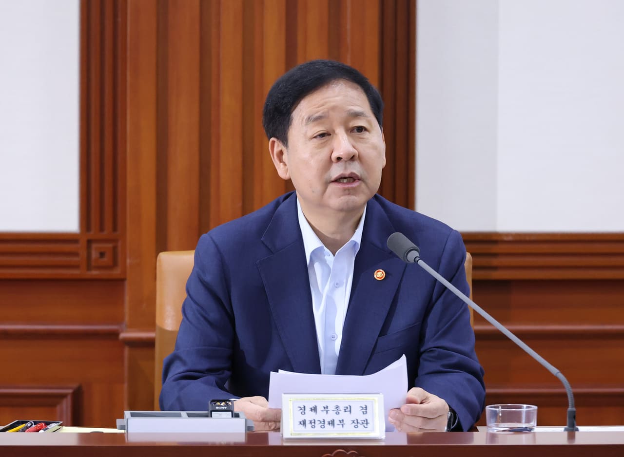 Seoul Pledges Stock Market Intervention as Finance Chief Defends Economic Performance