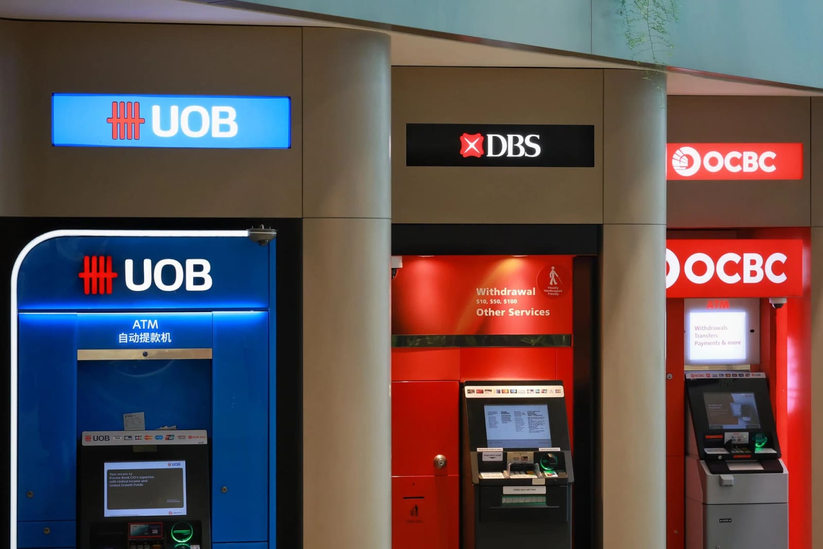 Singapore Bank Rally Loses Steam as Investors Eye Value Unlocks and Mid-Cap Growth