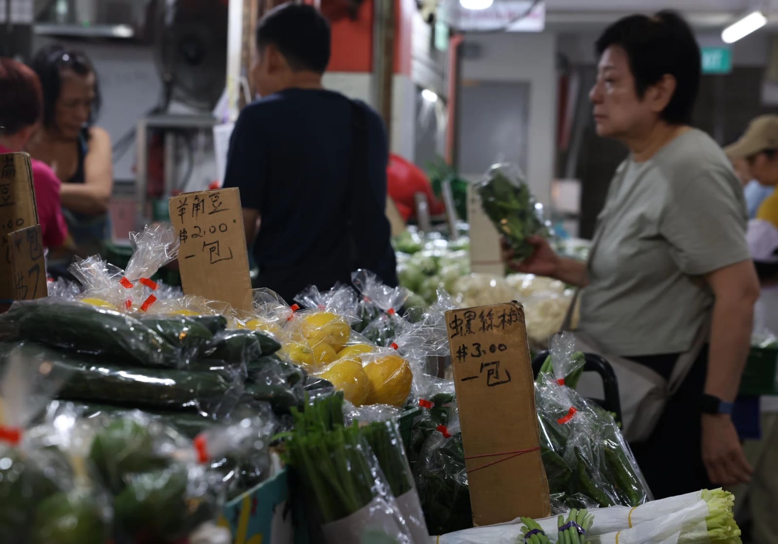 Singapore Inflation Climbs on Power Tariffs, Stays Below Forecasts