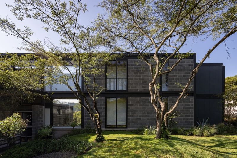 Six Shipping Containers Become a Single-Family Home in Quito