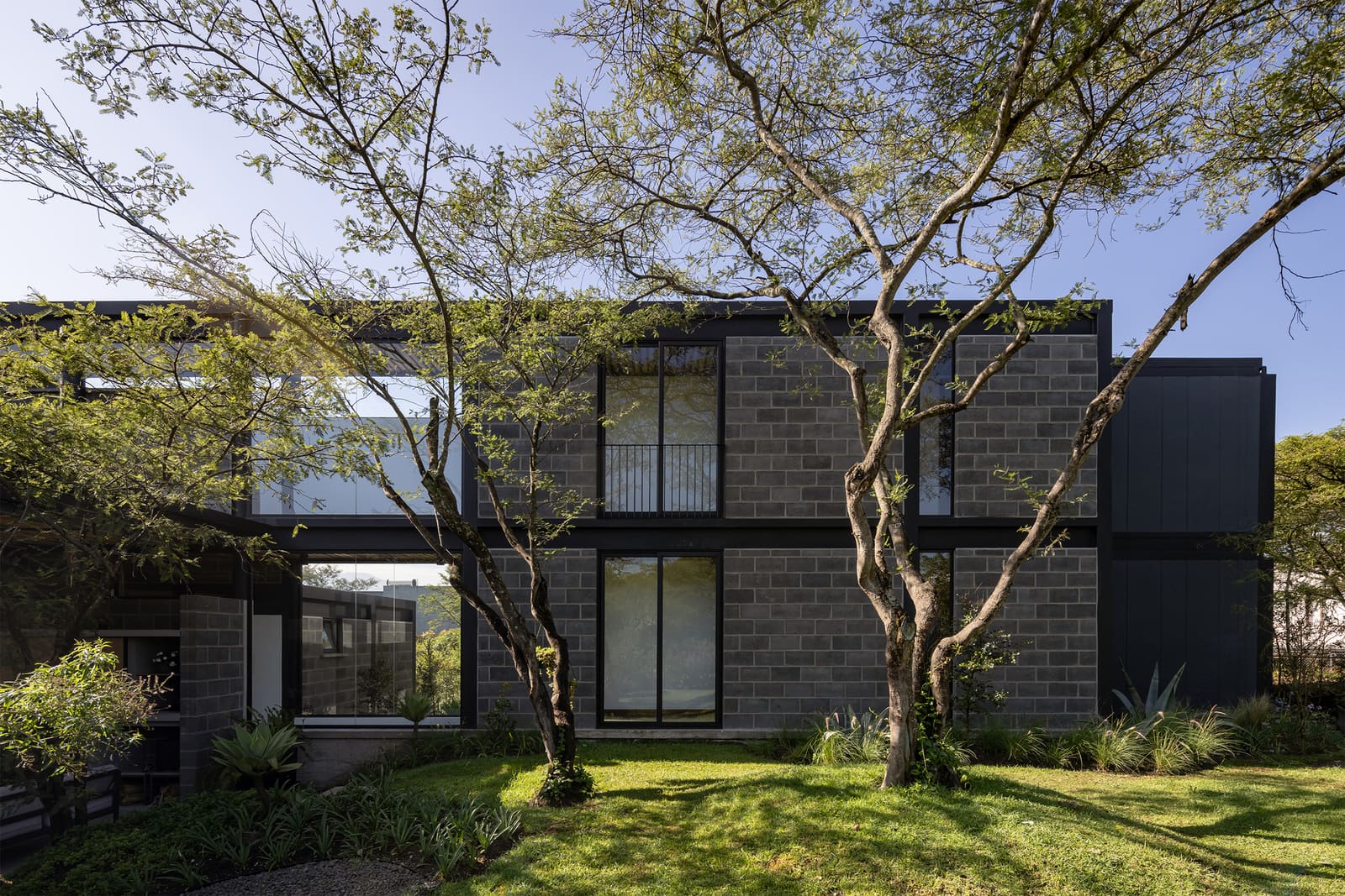 Six Shipping Containers Become a Single-Family Home in Quito