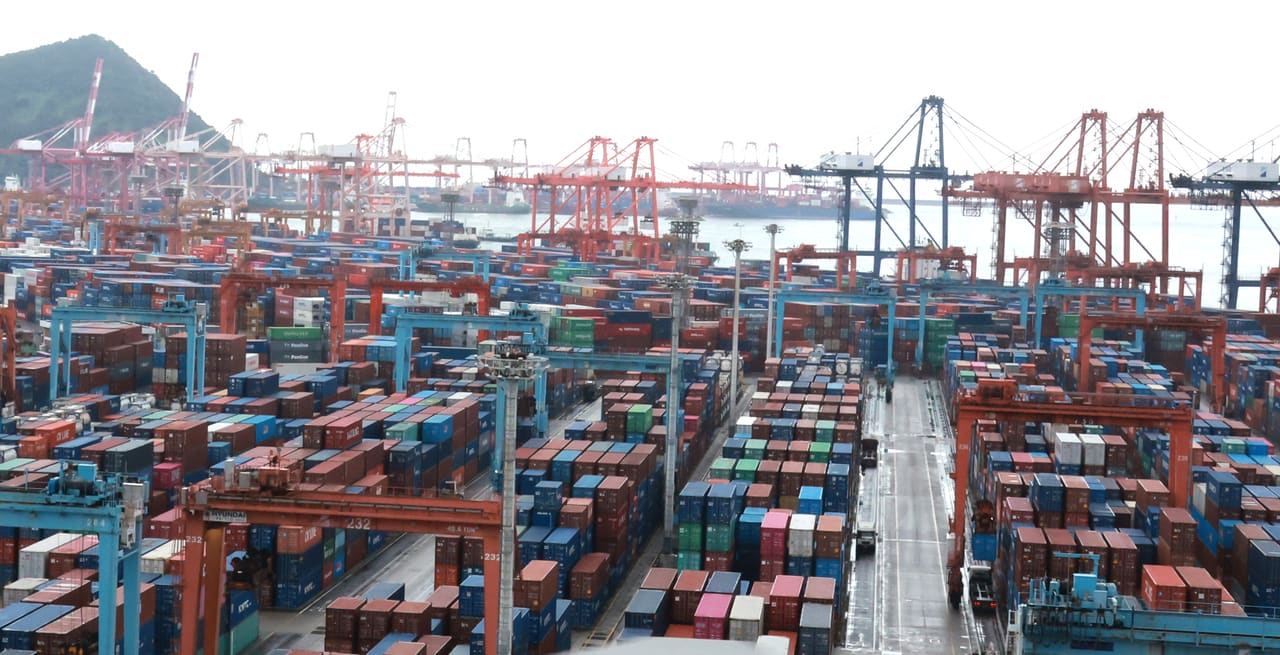South Korea's August Exports Jump on Record Chip Sales