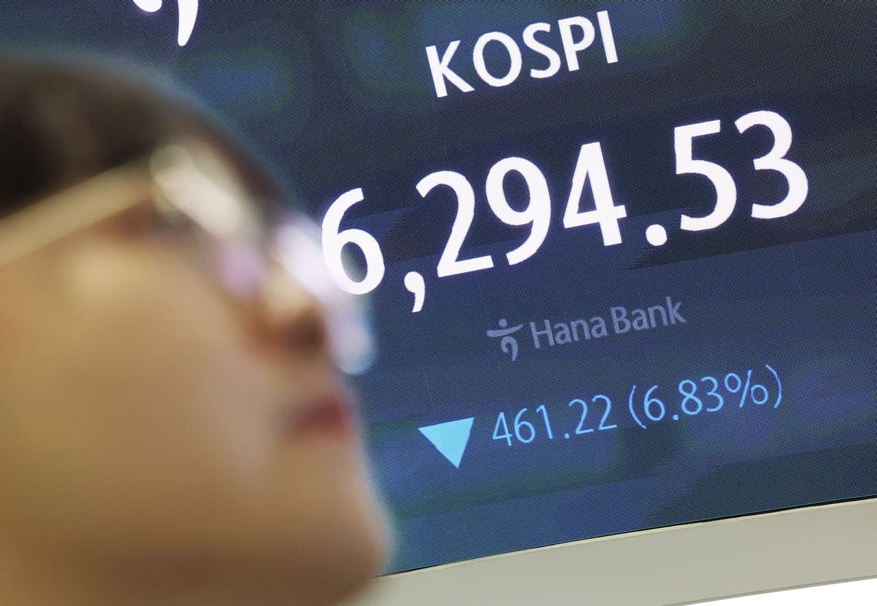 South Korea's Economy Holds Steady as Stock Market Volatility Tests Investor Nerves