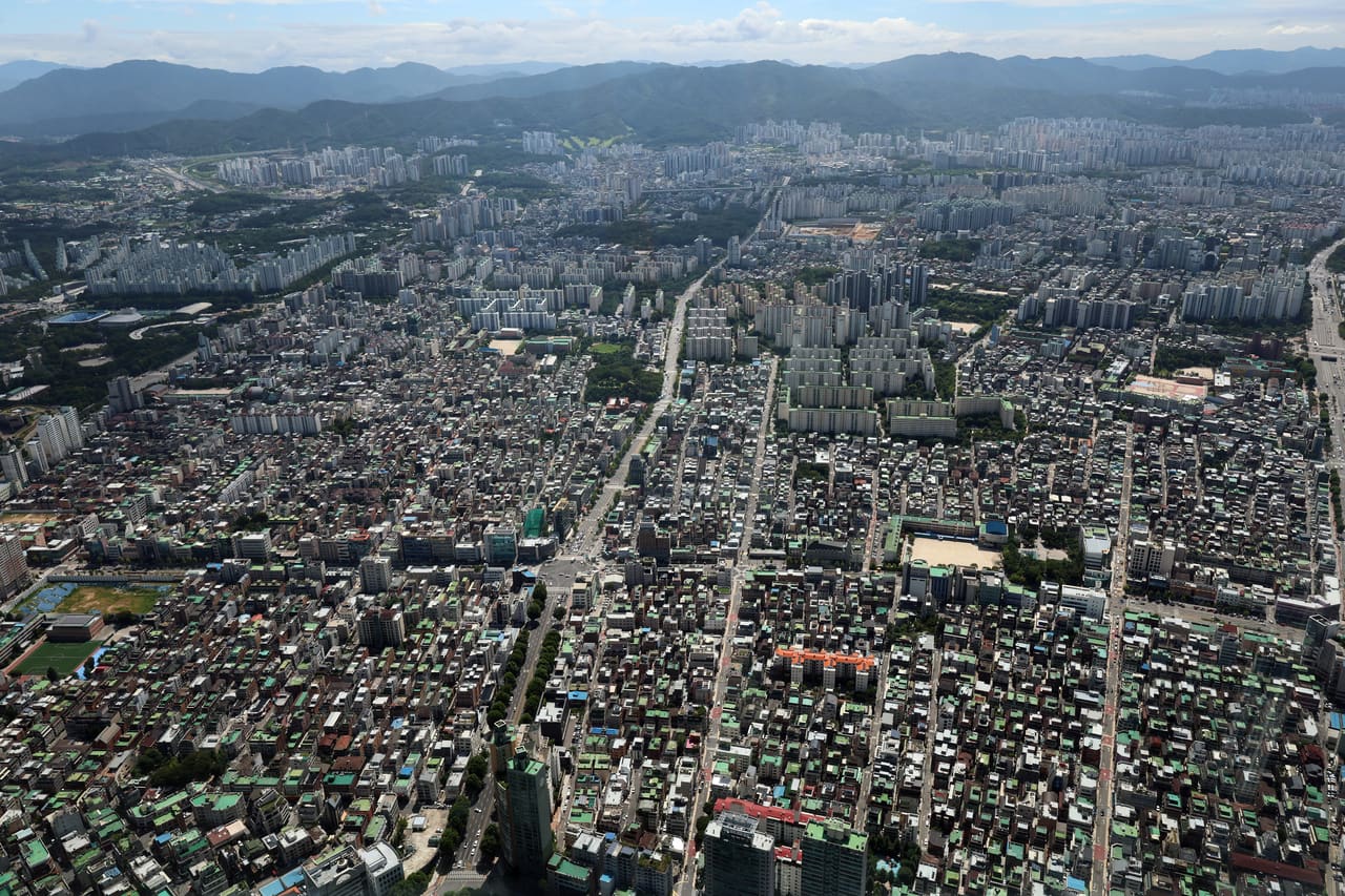 South Korean Household Credit Breaches 2 Trillion Won for First Time