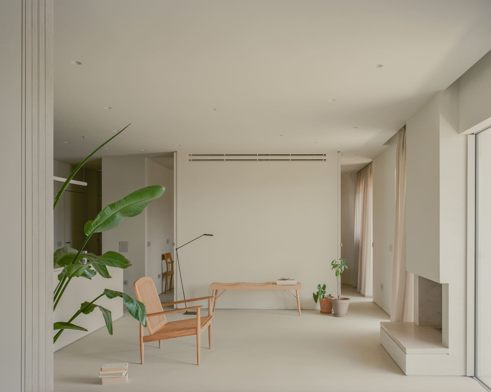 Subtraction as Strategy: Inside a 1970s Athens Apartment Stripped to Its Bones