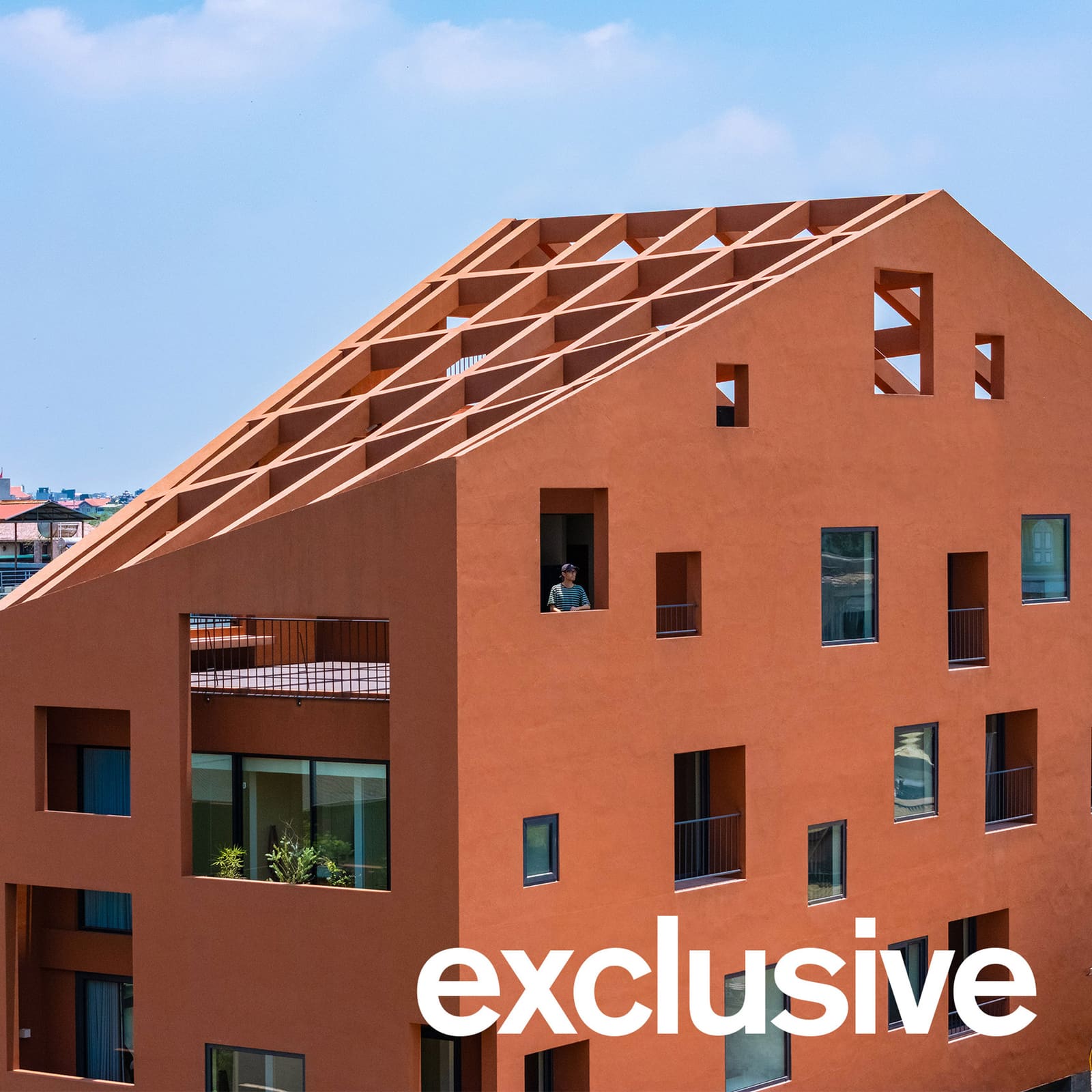 The Suburban House That Lives at Its Own Edges