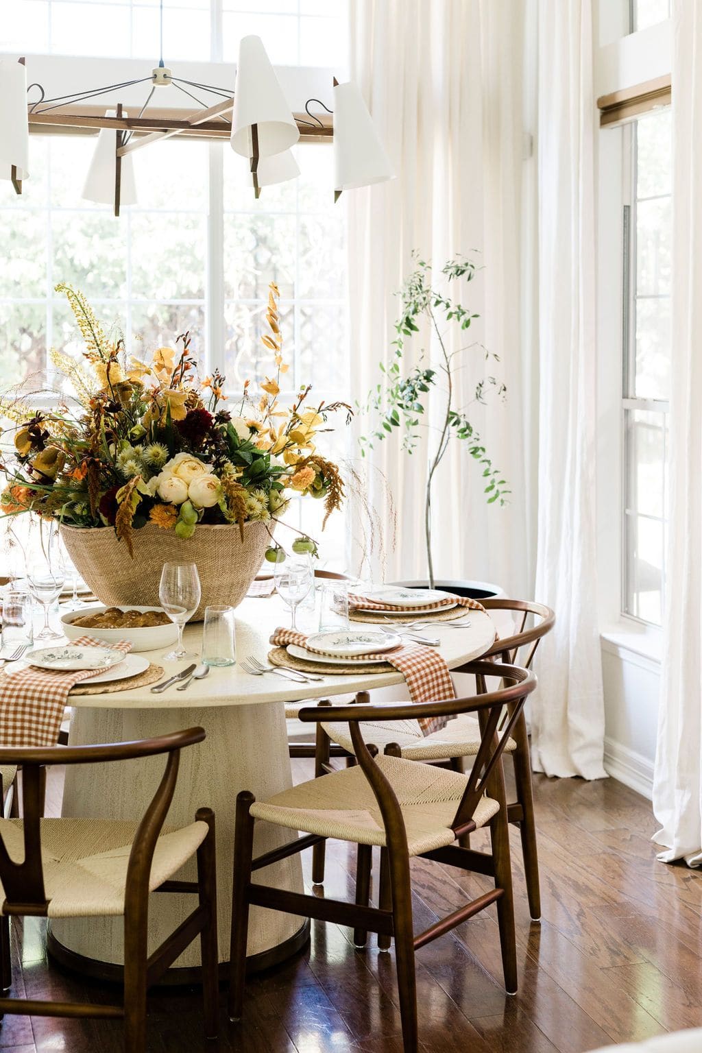 Texture, Restraint, and the Architecture of Autumn at Home