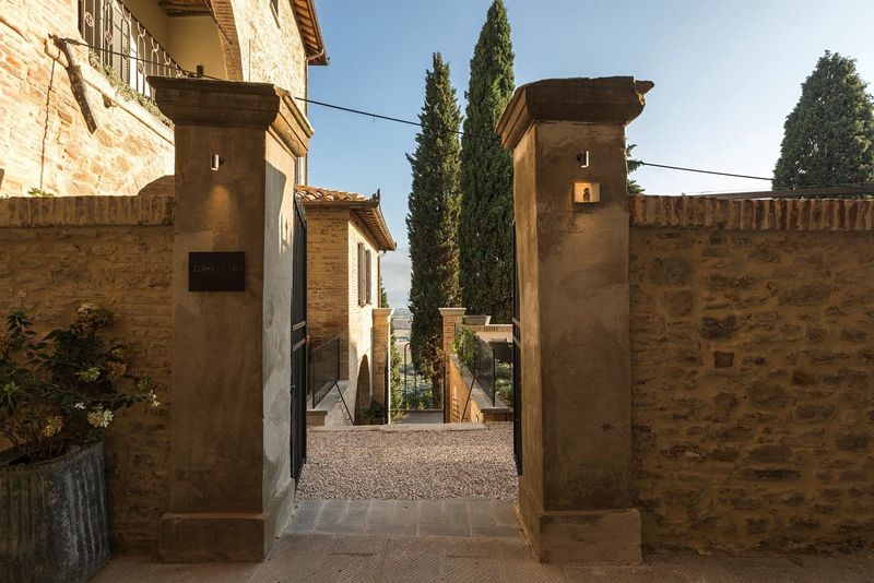 A 14th-Century Palazzo in Umbria Brings Neighbors Together Over Spaghetti