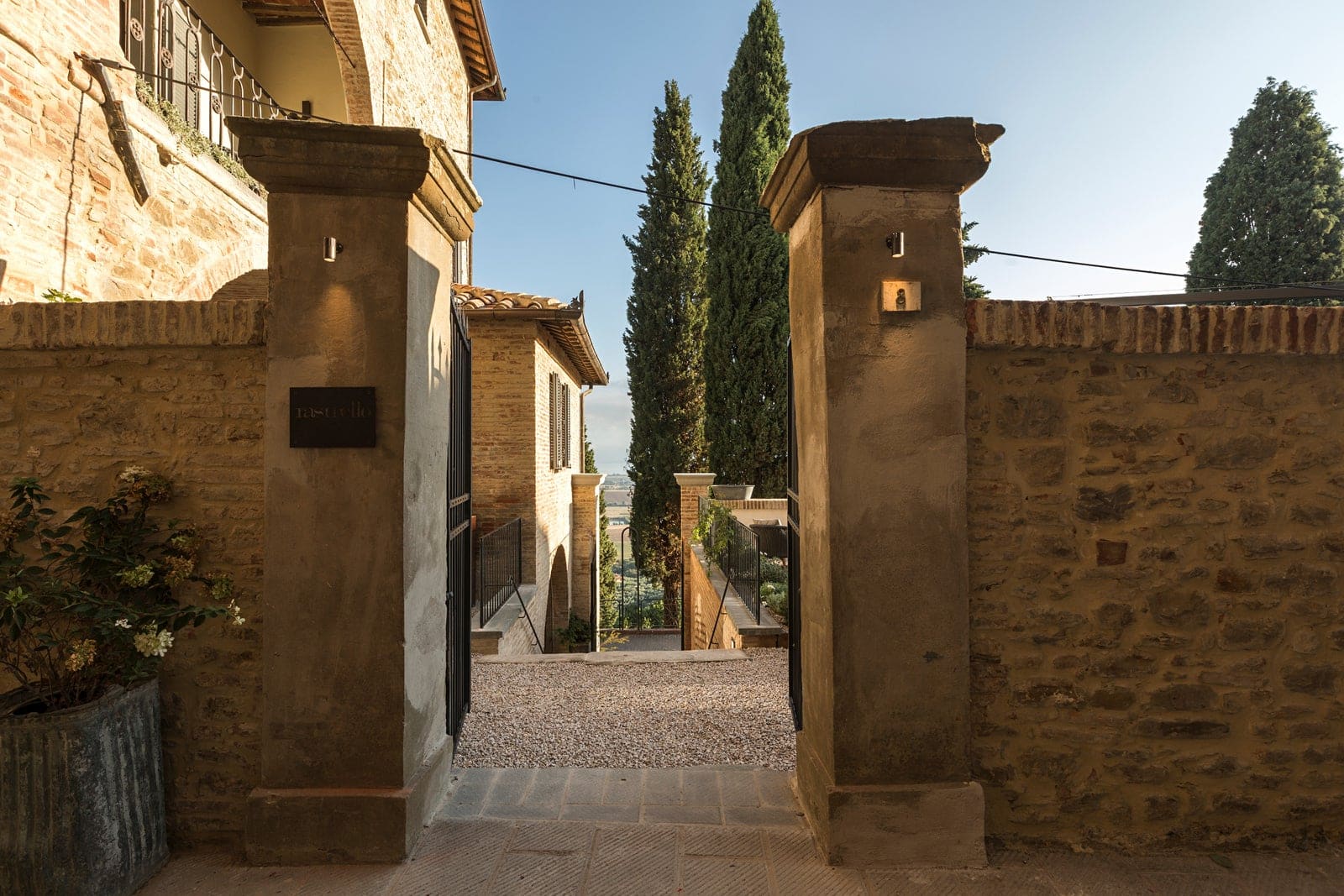 A 14th-Century Palazzo in Umbria Brings Neighbors Together Over Spaghetti