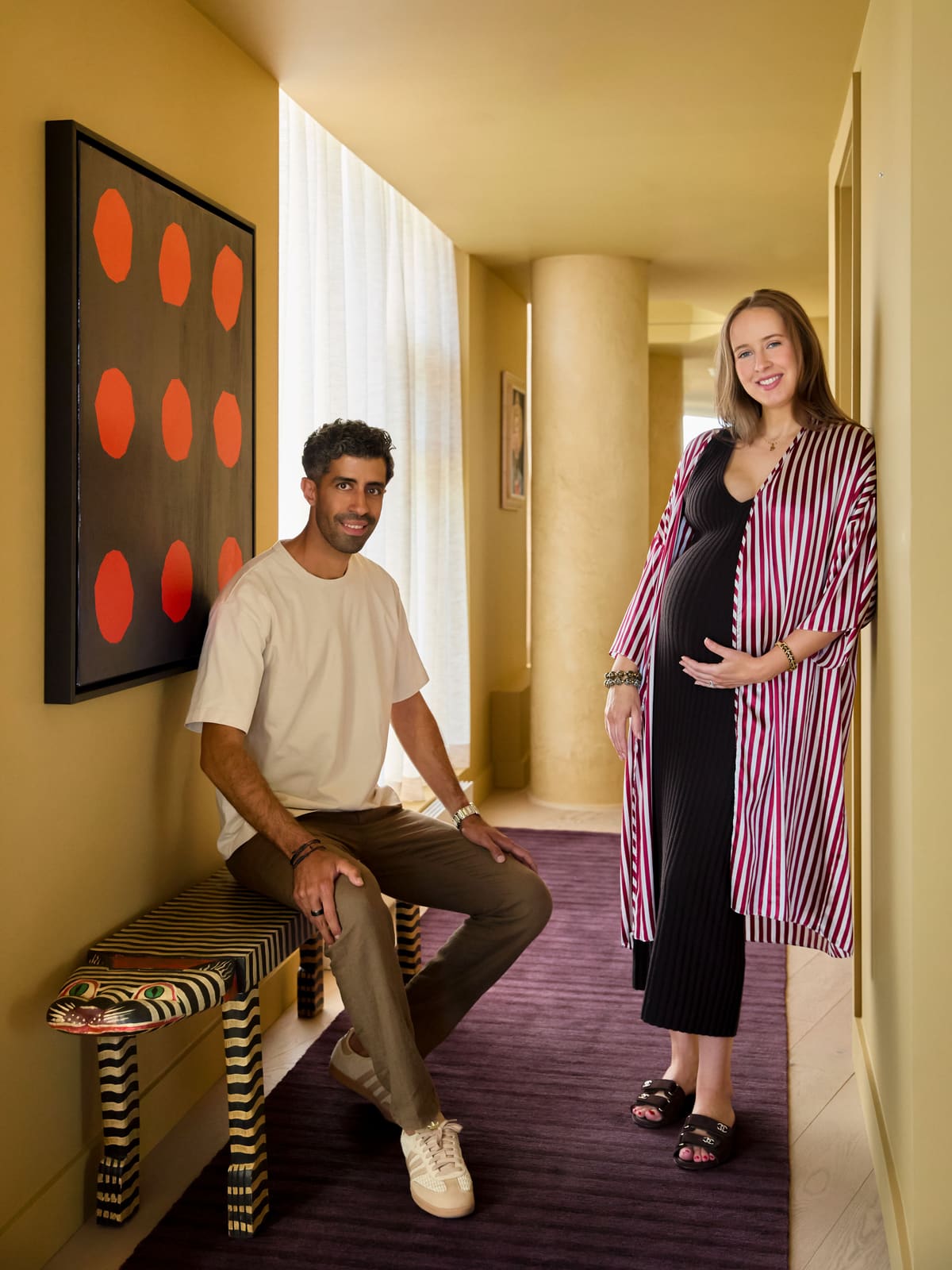 When Venetian Plaster and Animal Motifs Rescue a High-Rise Blank Canvas