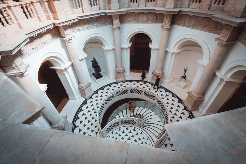 The Vertical Turn: Why Spiral Stairs Are Reclaiming Dense Urban Homes