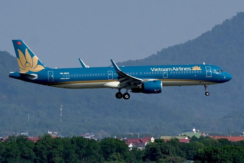 Vietnam Airlines Jet Returns to Munich After Runway Overrun