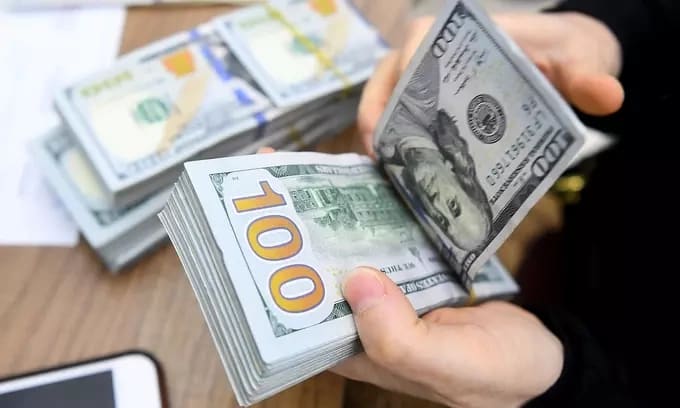 Vietnamese Dong Weakens on Unofficial Market Despite Global Dollar Retreat