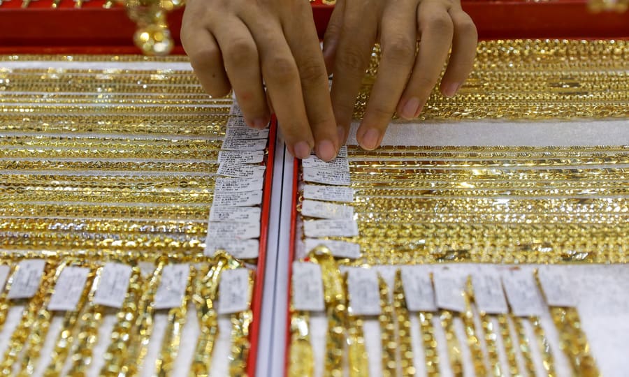Vietnamese Gold Bars Trade $240 Above Global Spot as Dollar Weakens