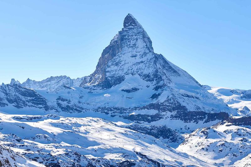 A Vintage Train in the Swiss Alps Pairs High-Altitude Romance with Gourmet Dining