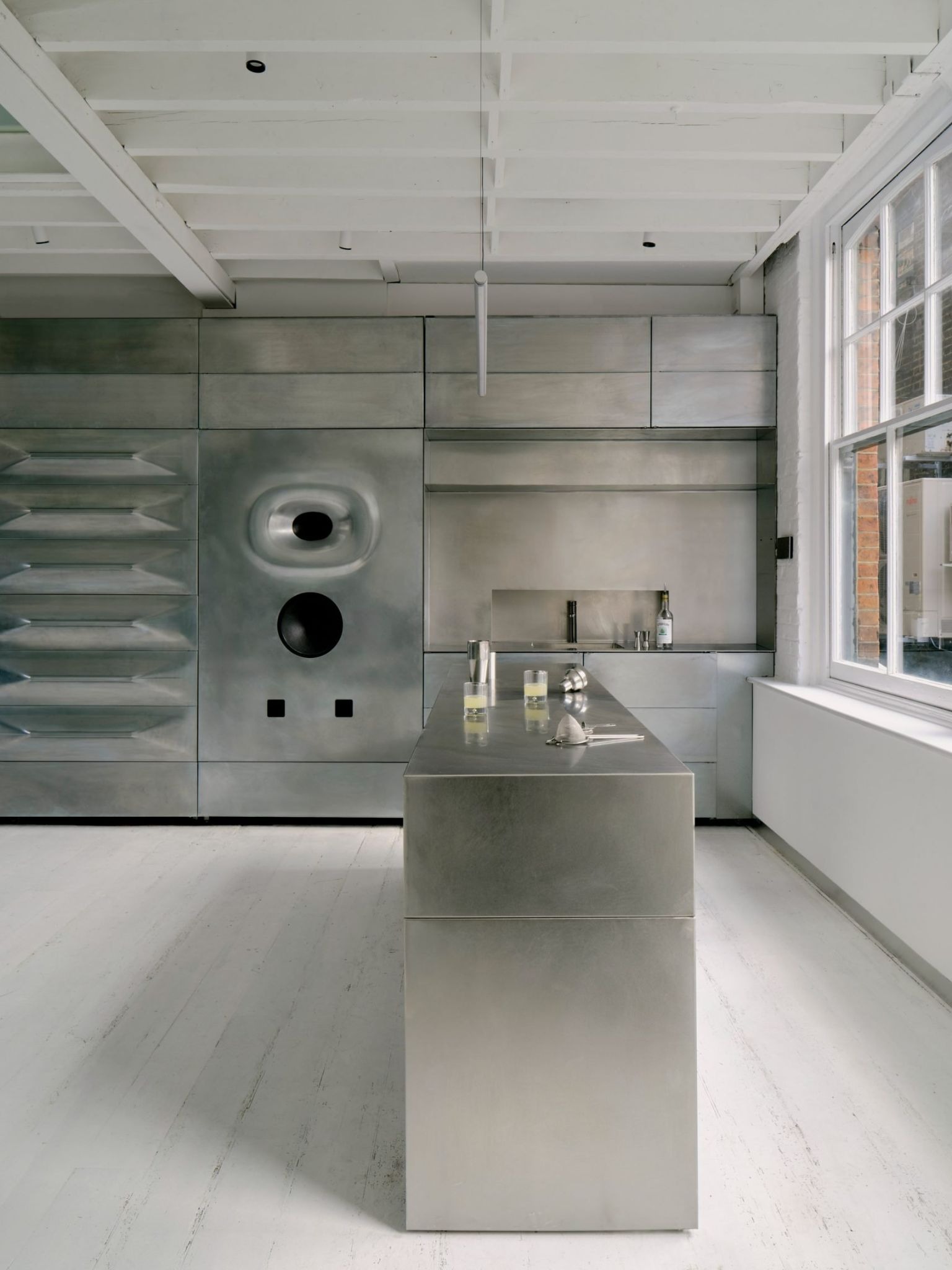 Crystallized History: Unknown Works Transmutes a Victorian Storehouse into a Futuristic Salt Salon