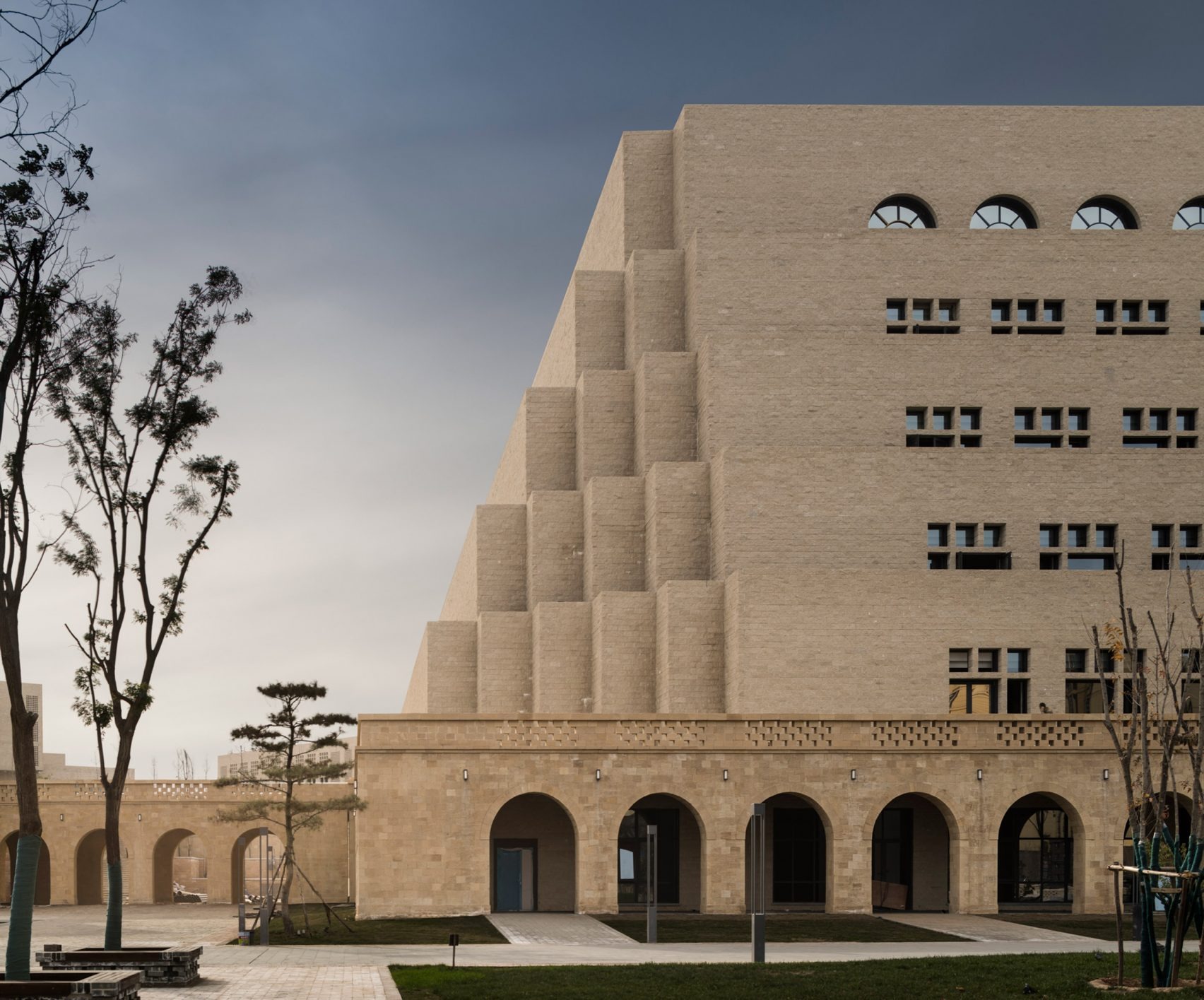 Built Into the Contours of the Plateau, Yan’an’s Campus Becomes a Living Extension of the Earth