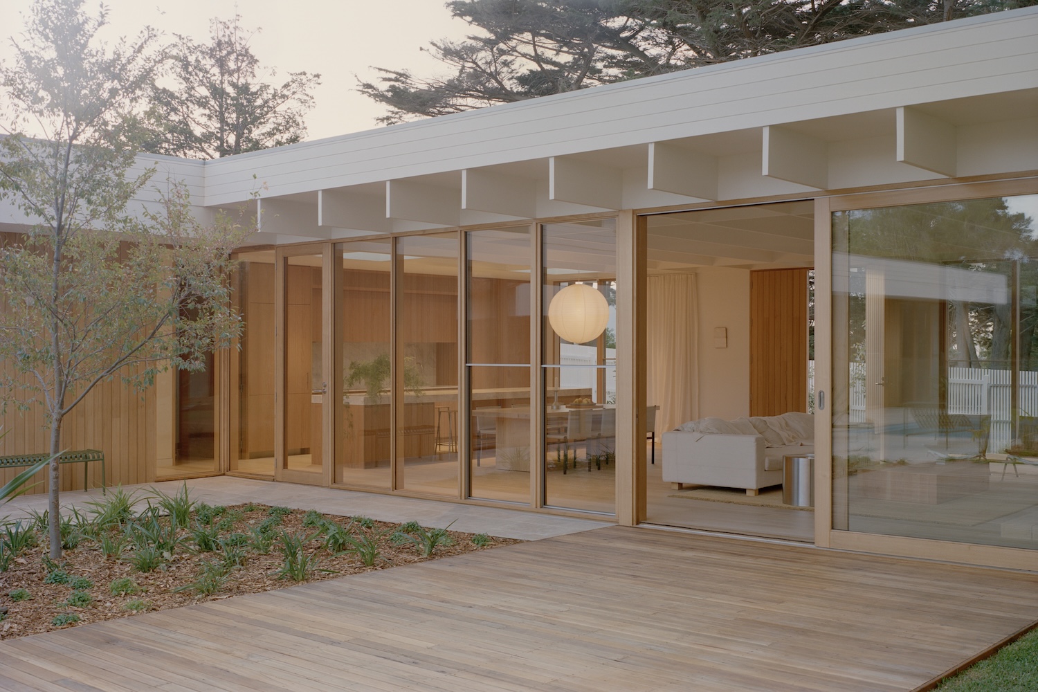 Mount Martha House II: A Coastal Home Shaped by Light, Privacy, and Quiet Continuity