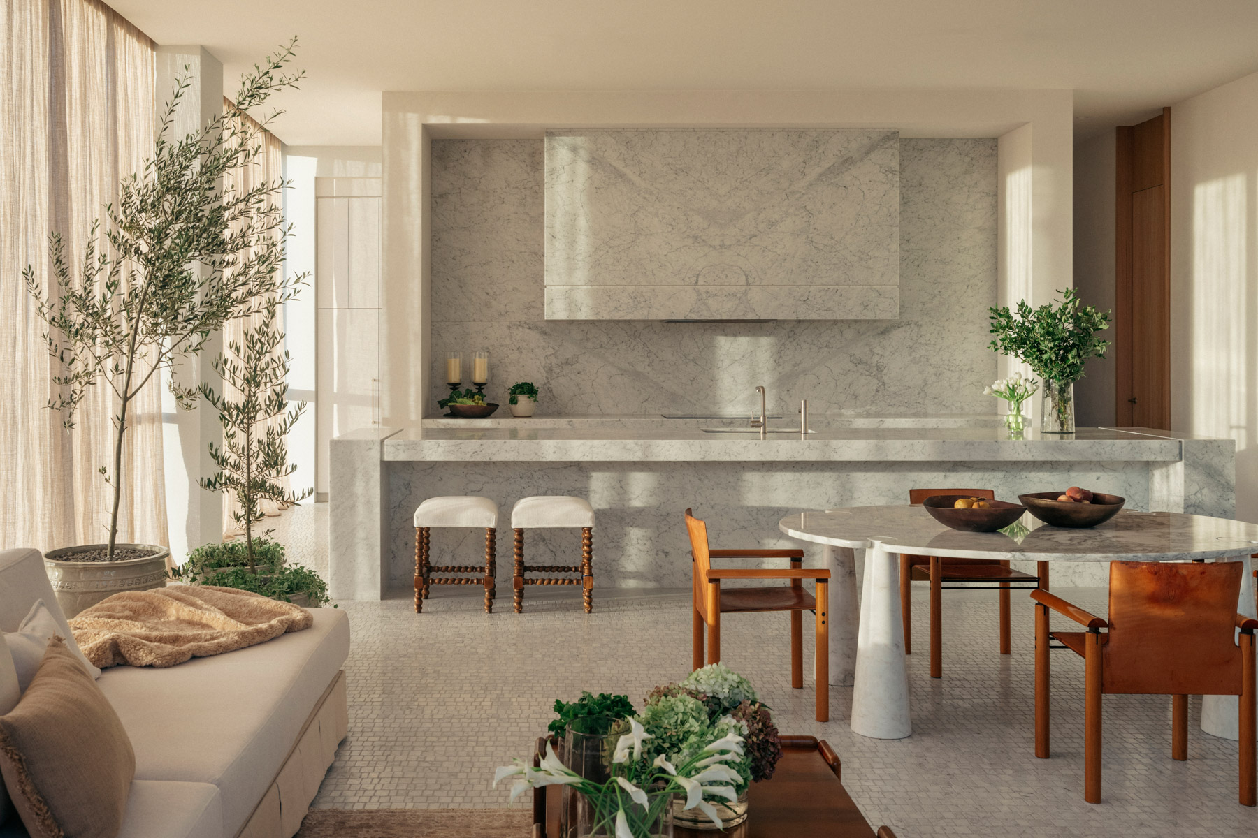 Sky-Bound Monumentalism: Studio Kennon Carves a Concrete Sanctuary Above Melbourne