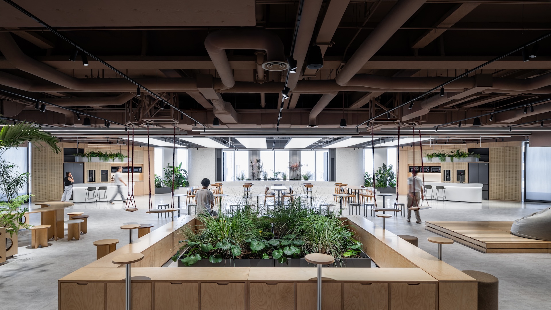Publicis Shanghai: An Open-plan Office Borrowing From Courtyard Typology