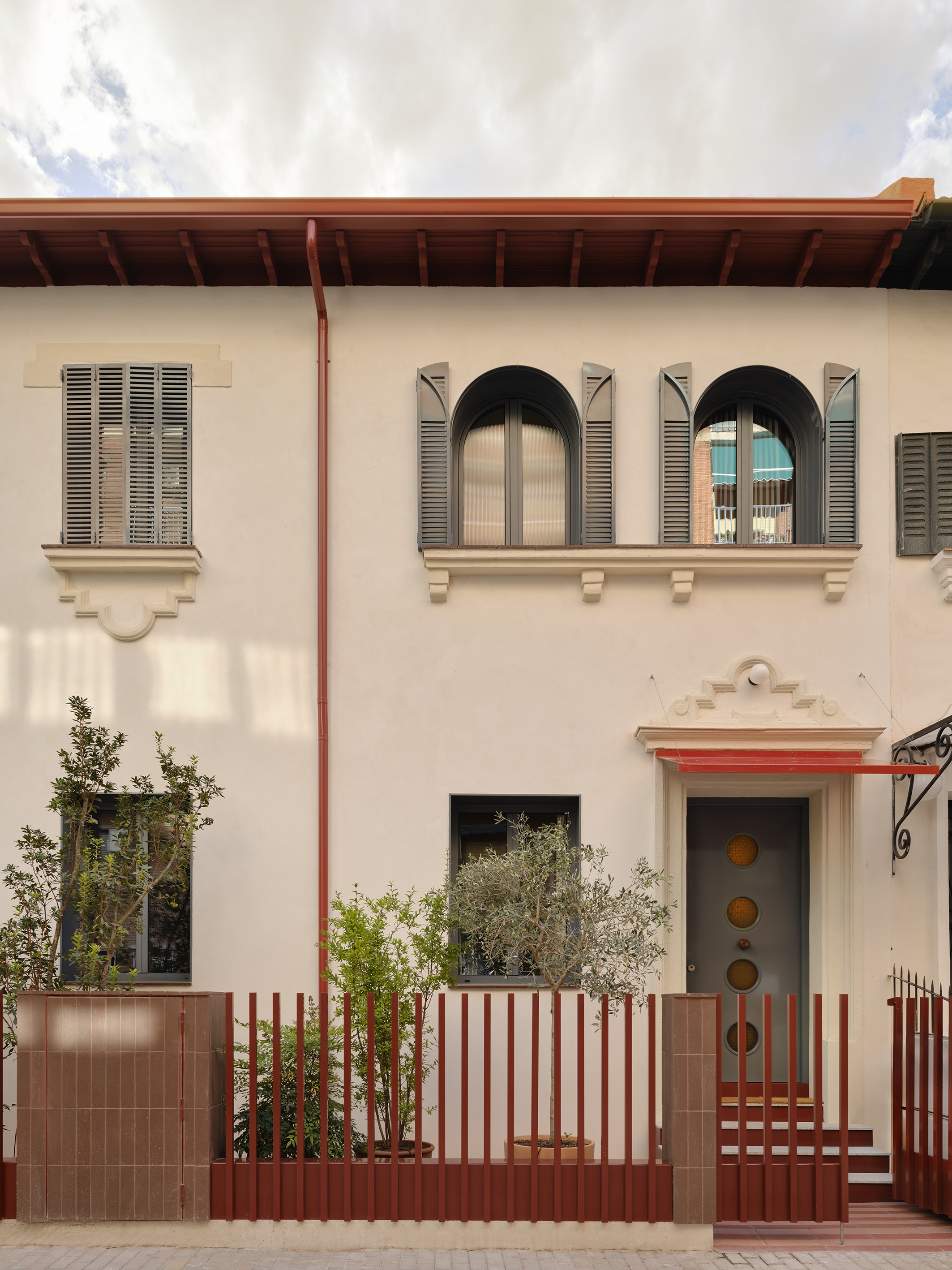 Quiet Geometry, Living Warmth: Inside PDLL70’s Refined Domestic Landscape
