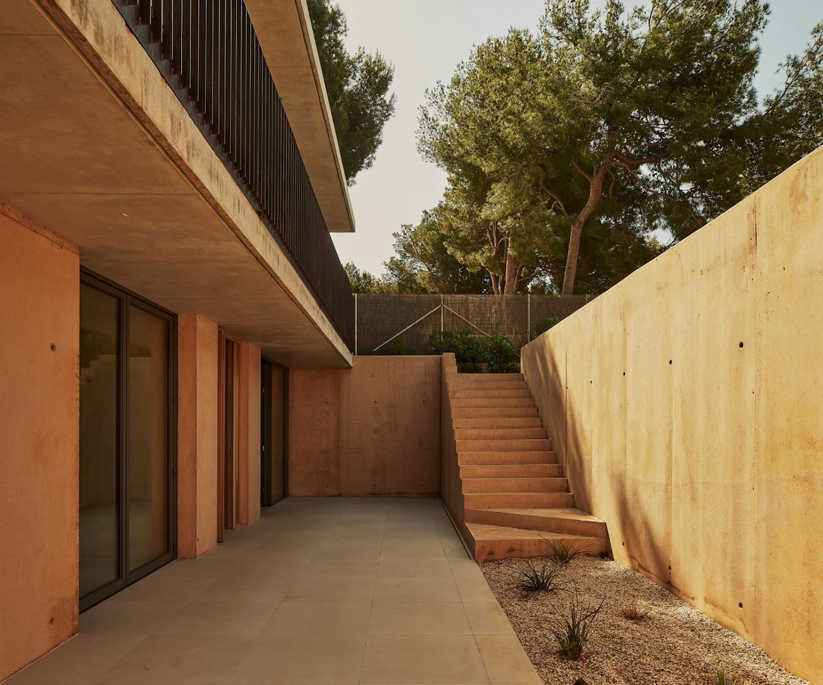 House in Cala Tamarit by Rául Sánchez Architects: A Coastal Home Built from Angles, Light and Memory
