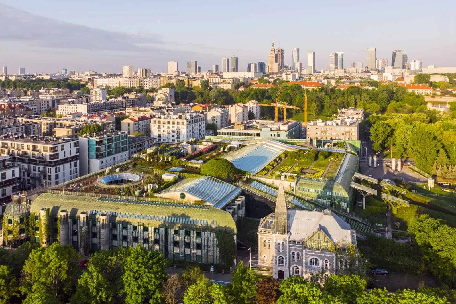 Top Picks – 9 Landscaped Roofs That Function As Public Parks