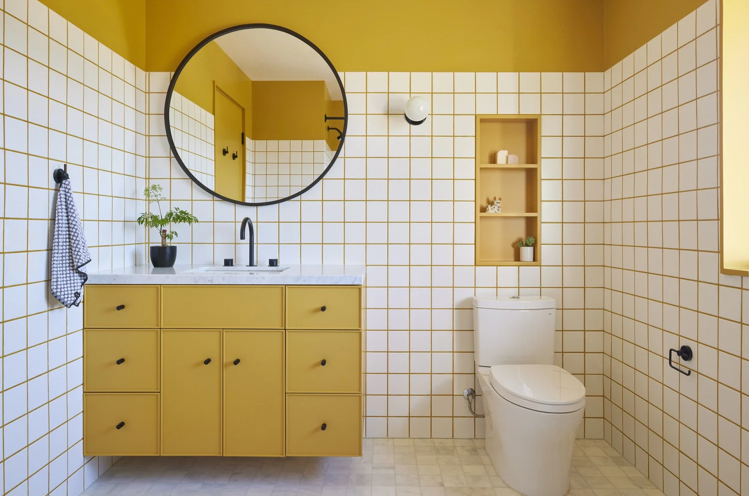 Top Picks - 8 Bathrooms Radiating Hot-tone Elegance