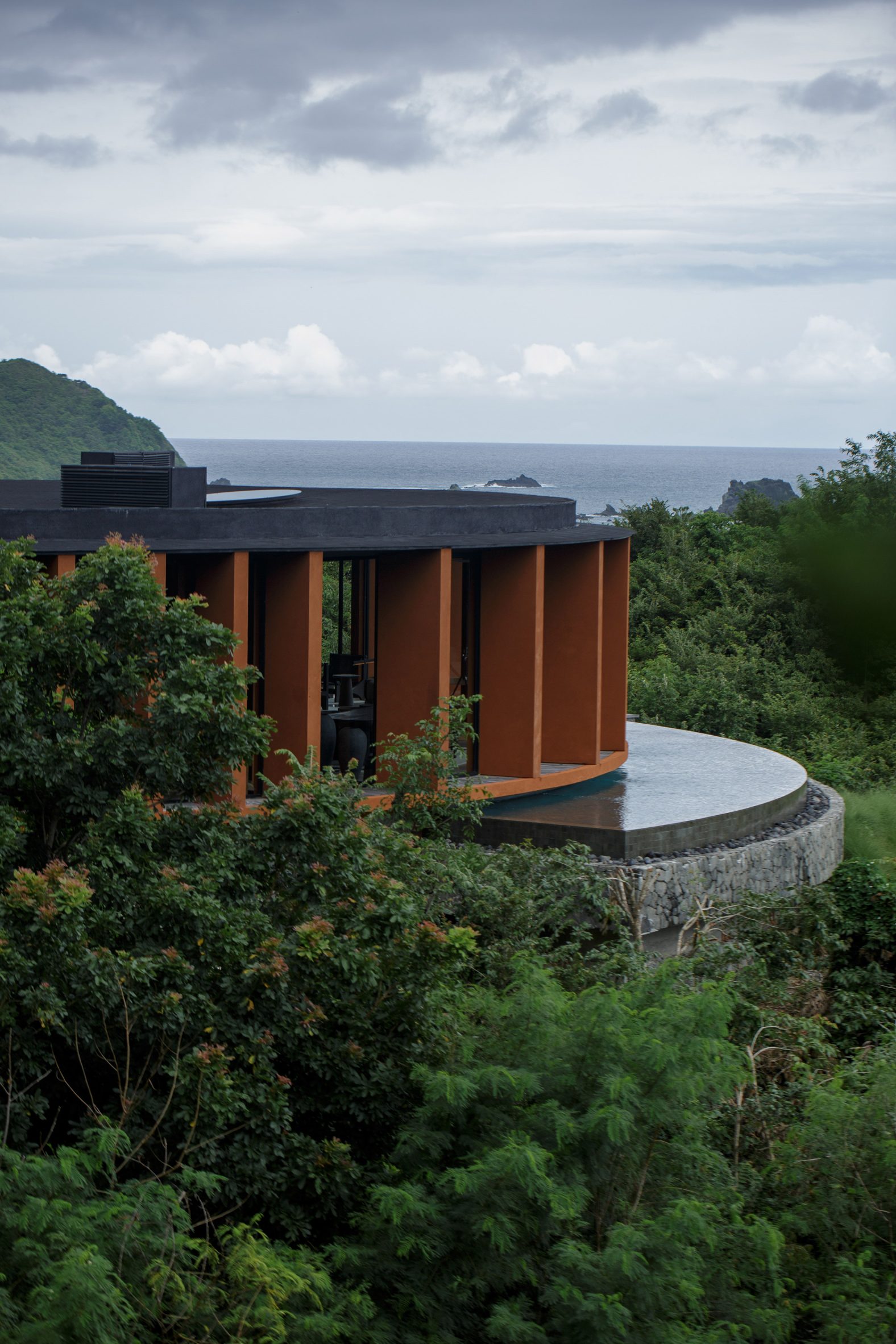 Between Earth And Sky: House Kala Shapes A Circular Retreat In Bali