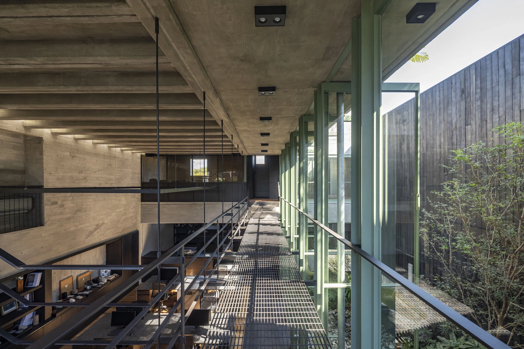 Di Frenna Arquitectos: An Atelier of Raw Light and Material Honesty