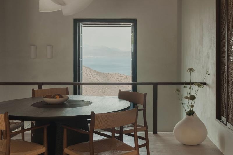 Sculpting the Ridge: Block722 Weaves "O Lofos" into the Cretan Horizon